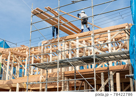 木造二階建て住宅の棟上げ　上棟 78422786