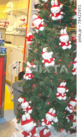 オランダの空港でのクリスマスツリーはミッフィーの写真素材 [78422951 ...