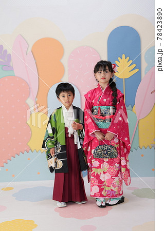 七五三 着物姿の子供 姉弟 七五三 着物姿の子供 姉弟 78423890