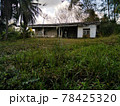 Old houses abandoned. 78425320