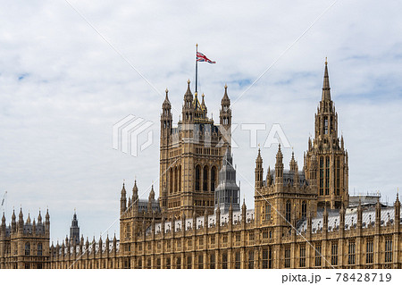 The Palace of Westminster serves as the meeting place of the House of Commons and the House of Lords, the two houses of the Parliament of the United Kingdom. 78428719