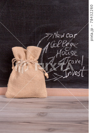 Money canvas sack. 78432260