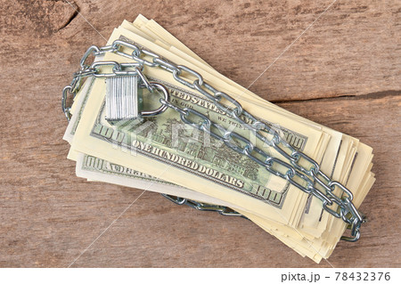Dollars and locked chain. 78432376