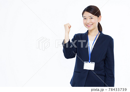 ガッツポーズをしている30代のビジネスウーマン ガッツポーズをしている30代のビジネスウーマン 78433739