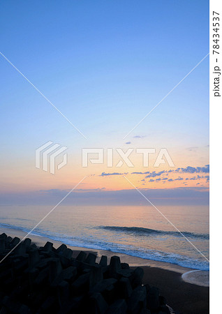 6月　水木海岸の日出　茨城県日立市 78434537