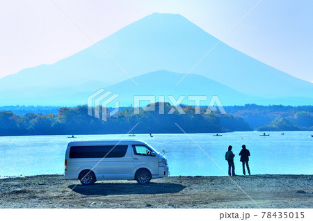 富士山　精進湖湖畔　他手合浜　バンライフ　ファミリーライフ 78435015