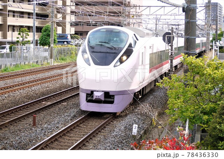 常磐線 疾走するスーパーひたちと快速電車や各駅停車。風圧まで撮りました。 常磐線 疾走するスーパーひたちと快速電車や各駅停車。風圧まで撮りました。 78436330