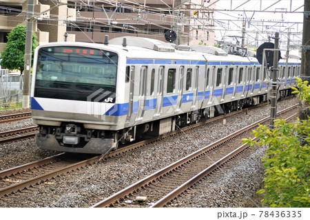 常磐線 疾走するスーパーひたちと快速電車や各駅停車。風圧まで撮りました。 常磐線 疾走するスーパーひたちと快速電車や各駅停車。風圧まで撮りました。 78436335