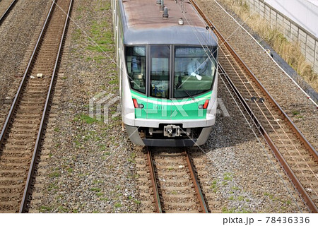 常磐線　疾走するスーパーひたちと快速電車や各駅停車。風圧まで撮りました。 78436336