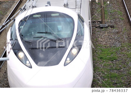 常磐線 疾走するスーパーひたちと快速電車や各駅停車。風圧まで撮りました。 常磐線 疾走するスーパーひたちと快速電車や各駅停車。風圧まで撮りました。 78436337