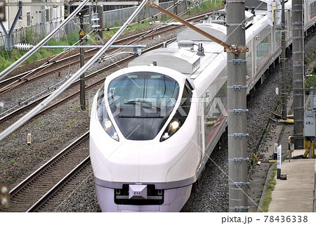 常磐線 疾走するスーパーひたちと快速電車や各駅停車。風圧まで撮りました。 常磐線 疾走するスーパーひたちと快速電車や各駅停車。風圧まで撮りました。 78436338