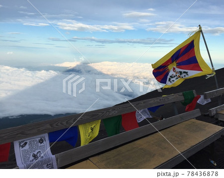 富士山八合目からの雲海の影富士 78436878