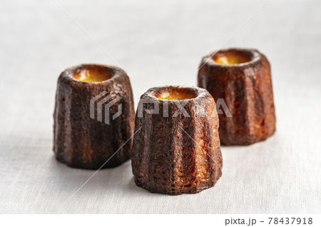 カヌレ　フランスのお菓子 78437918