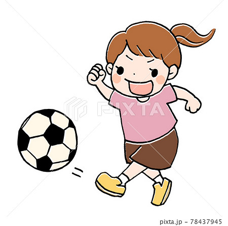 サッカーをしている女の子のイラスト 78437945