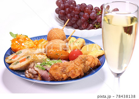 オードブルとワイン 78438138