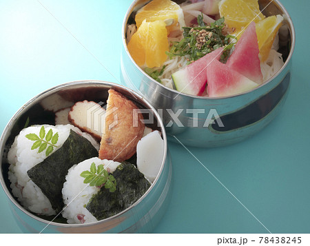 夏の爽やかな素麺とおにぎりのお弁当 夏の爽やかな素麺とおにぎりのお弁当 78438245