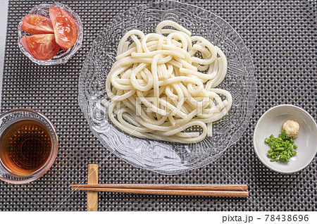 夏はさっぱりと冷やしうどん 78438696