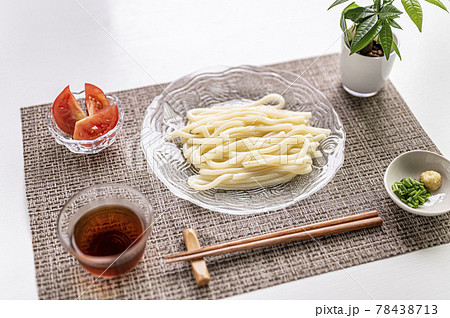 夏はさっぱりと冷やしうどん 78438713