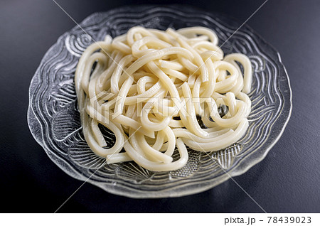 夏はさっぱりと冷やしうどん 78439023