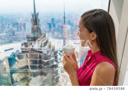 Asian woman drinking afternoon tea in Shanghai 78439586