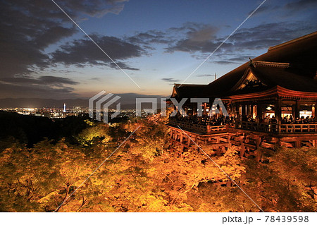 夕暮れの清水寺 78439598