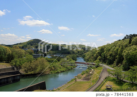 四十四田ダム、堤体から下流を望む 78441563