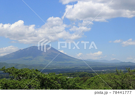 松園展望台から望む初夏の岩手山 78441777