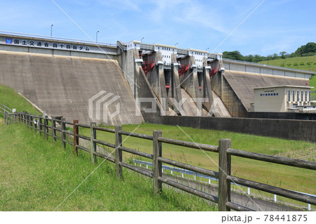 四十四田ダム堤体と四十四田発電所 78441875