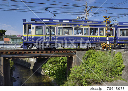 初夏の江ノ電【鎌倉市七里ガ浜行合橋】10形電車 78443073
