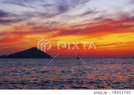 糸島半島福の浦の夕日 糸島半島福の浦の夕日 78443740