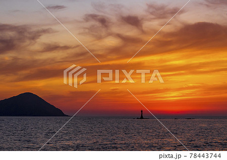 糸島半島福の浦の夕日 78443744