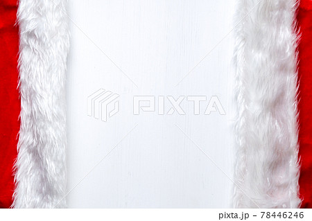 Two Santa Claus hat symmetrically opposite each other on backgro Two Santa Claus hat symmetrically opposite each other on backgro 78446246