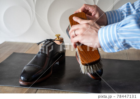 靴磨きのイメージ写真	 78447131
