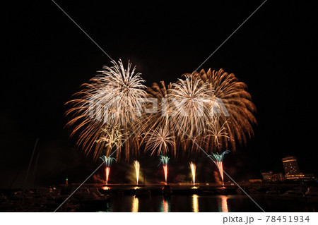夏の風物詩 <熱海海上花火大会> 夏の風物詩 <熱海海上花火大会> 78451934