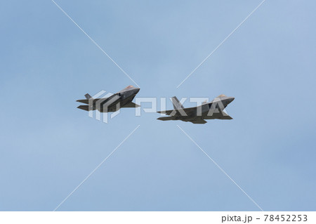 アメリカ空軍F-22&F-35A編隊飛行 78452253