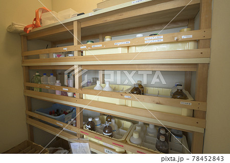 小学校の理科室(薬品庫) 小学校の理科室(薬品庫) 78452843