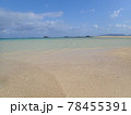 綺麗な青空と白い砂浜 78455391