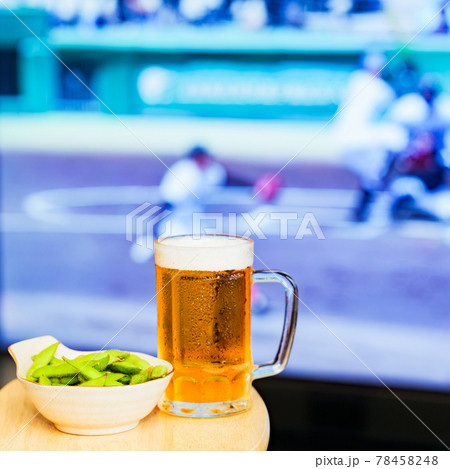 ビール　枝豆　スポーツ観戦【 夏 の イメージ 】 78458248