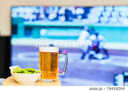 ビール　枝豆　スポーツ観戦【 夏 の イメージ 】 78458264