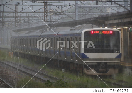 ゲリラ豪雨の黒磯駅に停車中の東北本線E531系（黒磯⇔新白河：ワンマン運転） 78466277
