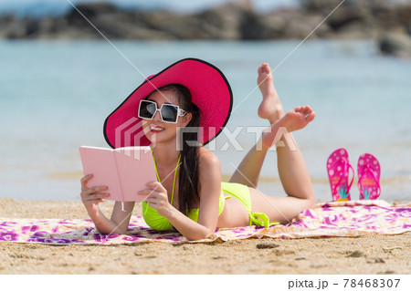 Portrait of thai woman posing outdoors at the sea beach 78468307