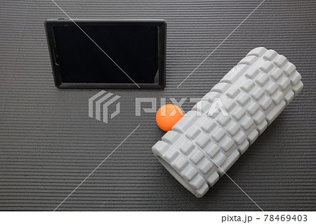 オンラインレッスンで筋膜リリース　筋膜ボール　ストレッチ　ヨガ 78469403