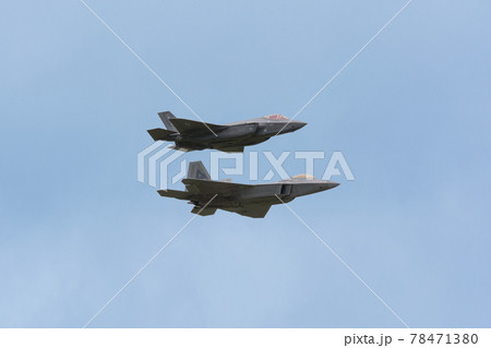 アメリカ空軍F-22&F-35A編隊飛行 78471380