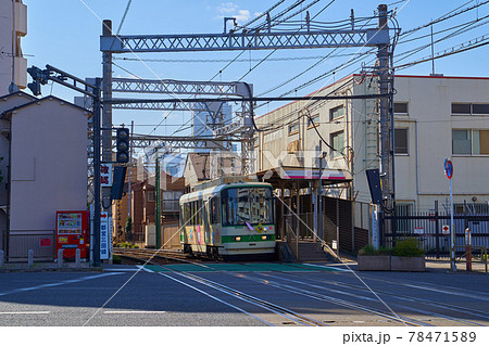 東京都豊島区西巣鴨の都電荒川線の新庚申塚駅付近 78471589