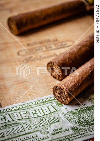Cigars on vintage wooden box with Cuban official tax sticker 78472682