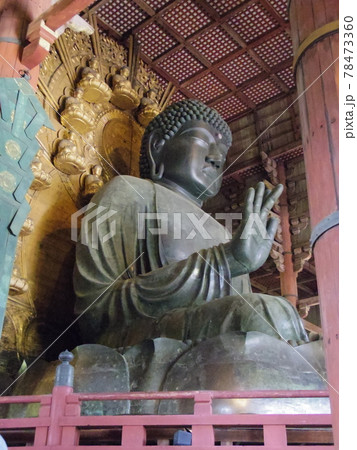 向かって左側から見た 東大寺 奈良の大仏の写真素材 [78473360] - PIXTA