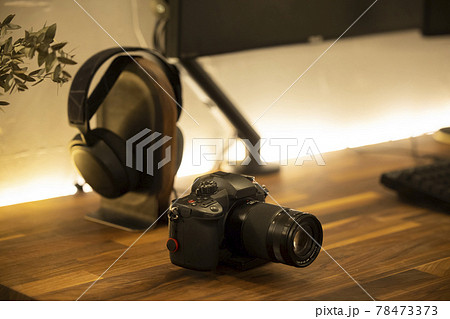 デスク　カメラ 78473373