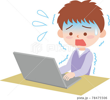 ノートパソコンを見て青ざめる男の子 78475506