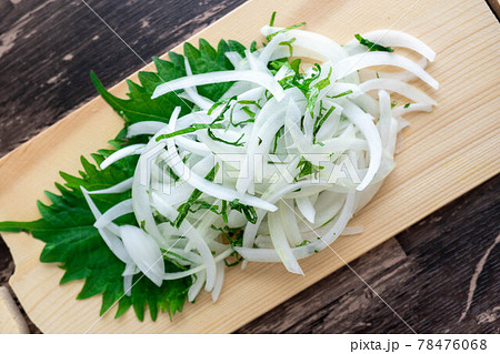新玉ねぎ スライス 青じそ 新玉ねぎ スライス 青じそ 78476068