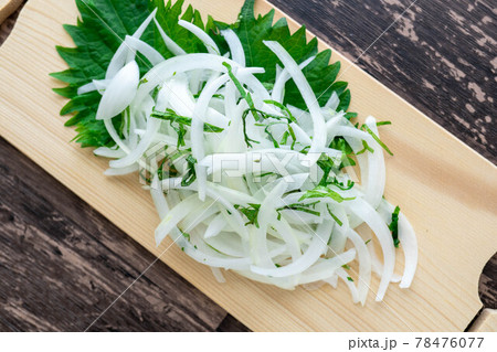 新玉ねぎ　スライス　青じそ 78476077